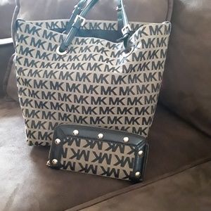 MICHAEL KORS TOTE AND WALLET